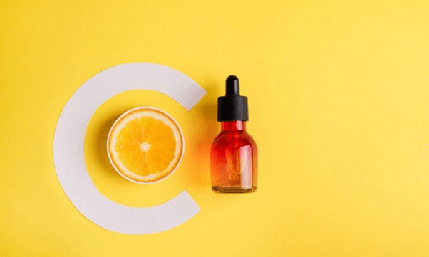 Dùng serum Vitamin C để dưỡng trắng da